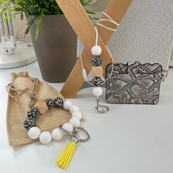 Bracelet Keychain Silicone Wood Beads/Lanyard Teacher Badge Holder Gift Set - Picture 2 of 6